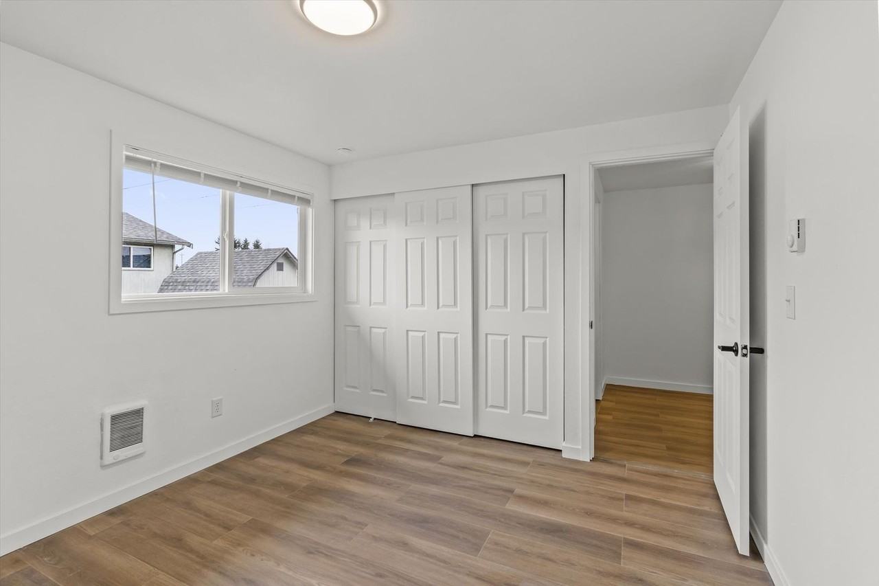 8803 11th St Ne - Photo 7 of 23