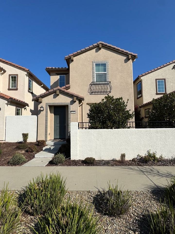 1049 Chapelhill Ln - Photo 2 of 26