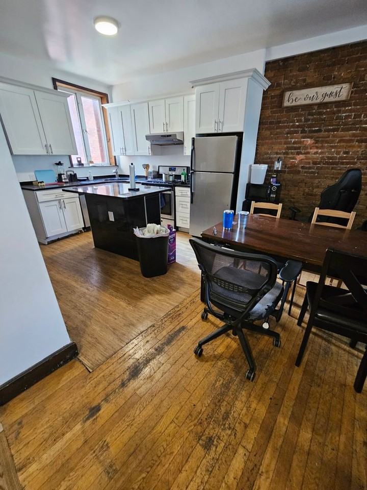 510 Harvard St - Photo 2 of 9