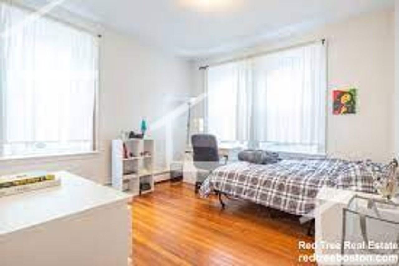 100 Pleasant St - Photo 4 of 5