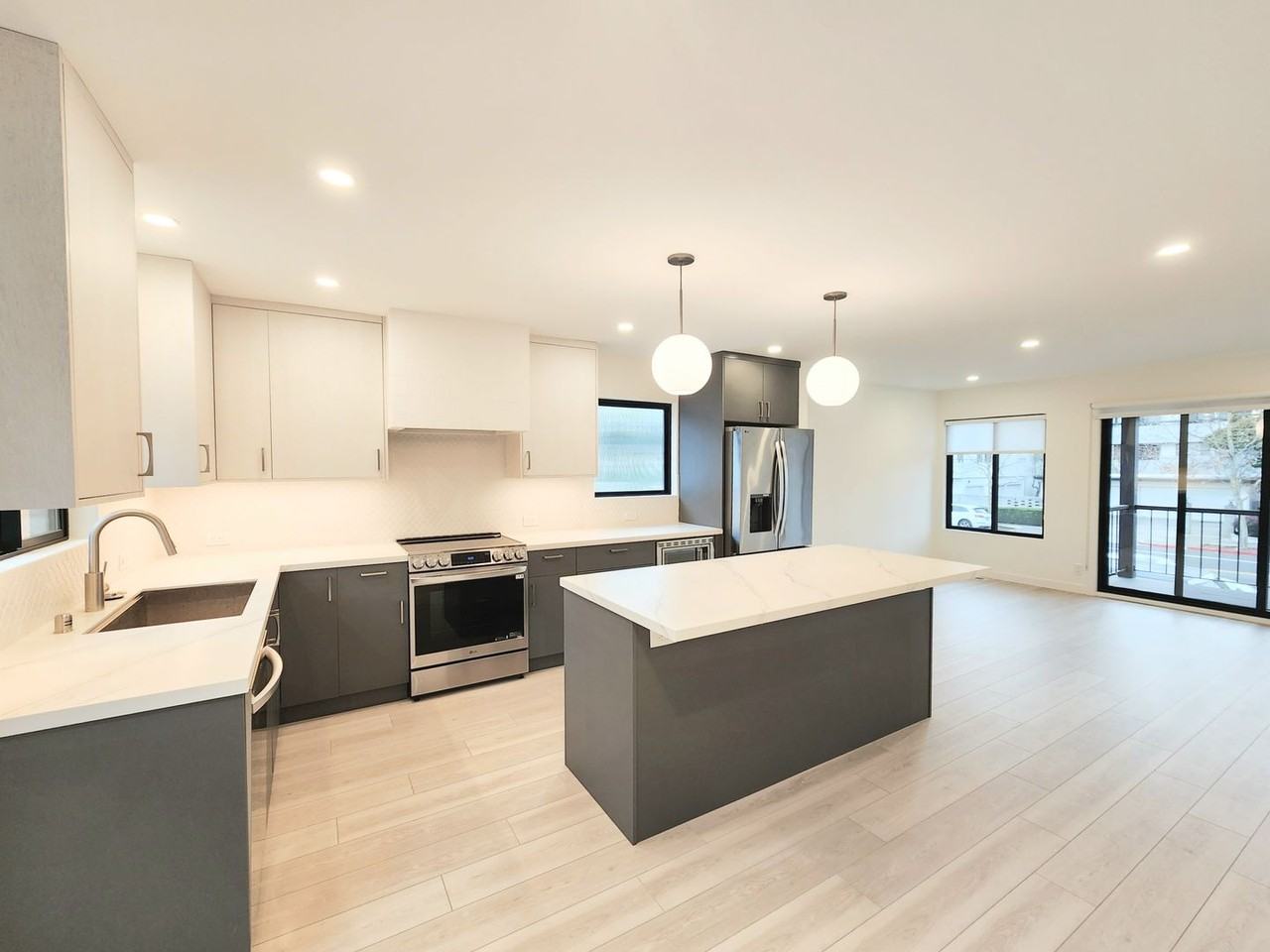 975 Palm Ave - Photo 2 of 49