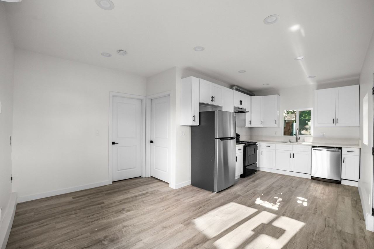 7118 1/2 Sunnybrae Ave - Photo 3 of 8