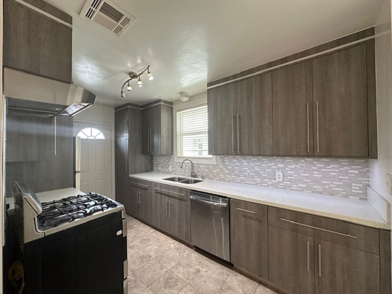 7118 Sunnybrae Ave - Photo 5 of 22