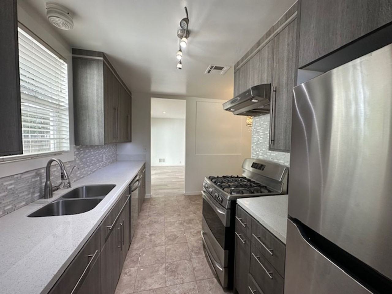 7118 Sunnybrae Ave - Photo 6 of 22