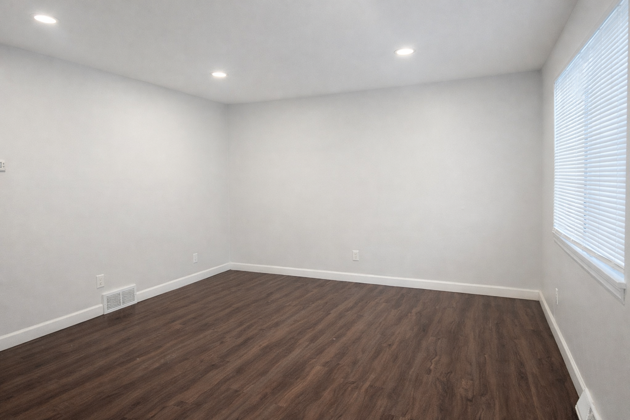 Woods Edge Townhomes - Photo 3 of 17