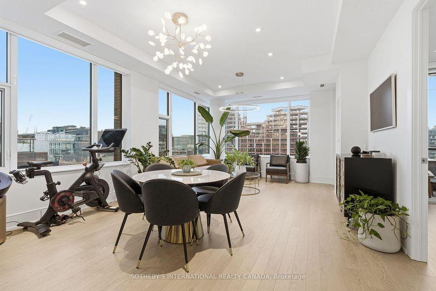 455 Wellington Street West - Photo 5 of 21