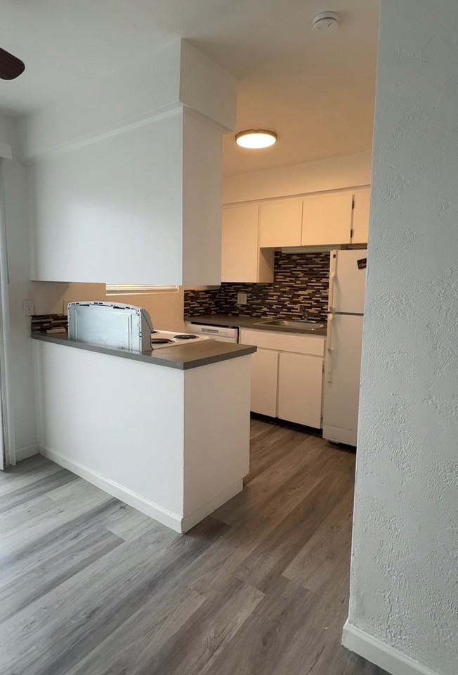 Brass Lamp Apartments - Photo 6 of 22