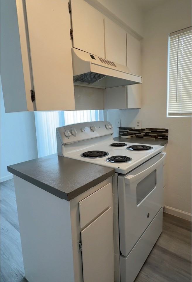 Brass Lamp Apartments - Photo 7 of 22