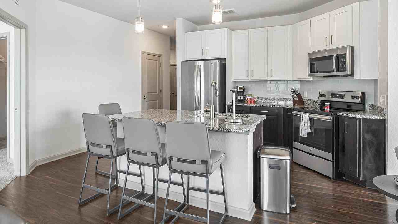 2501 S. University Parks Dr. - Photo 5 of 28