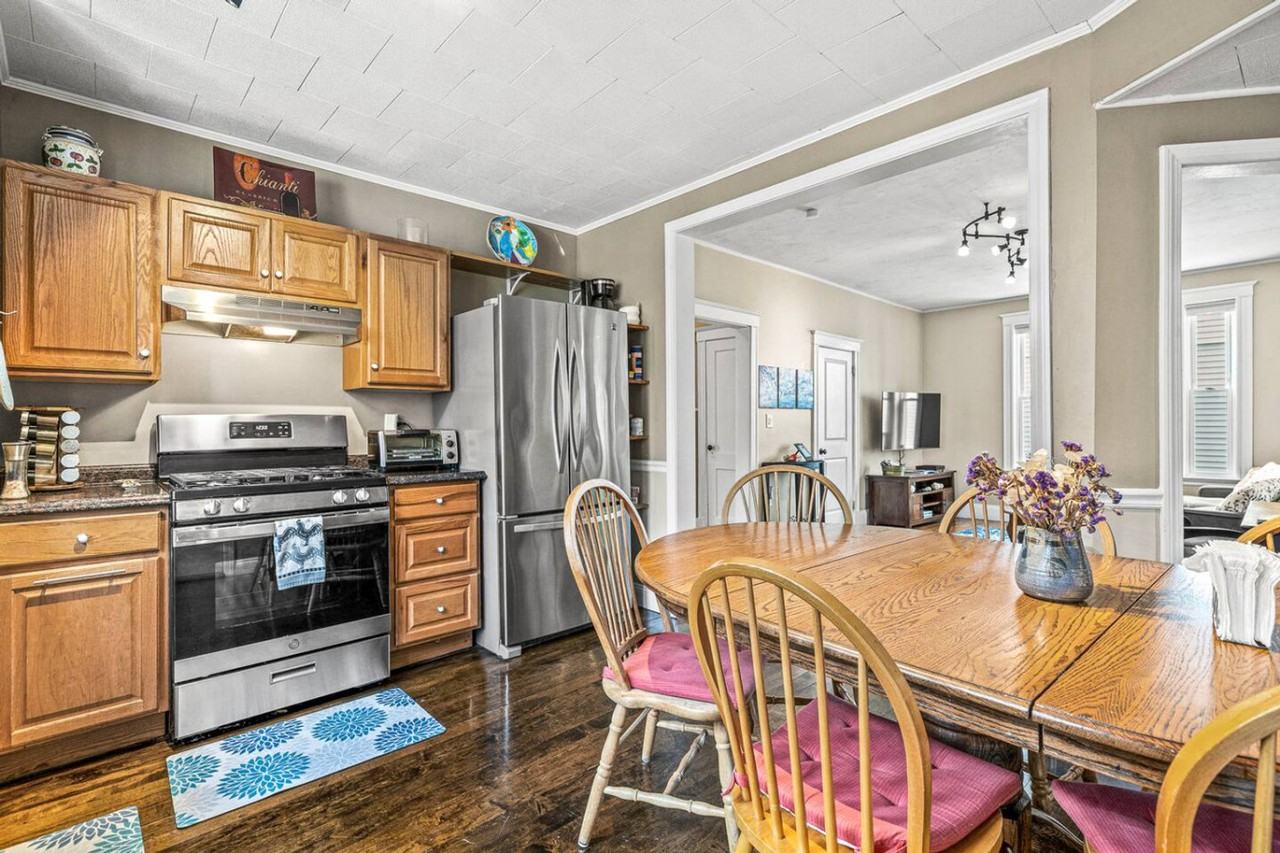 46 Russell St #1328029P - Photo 2 of 50