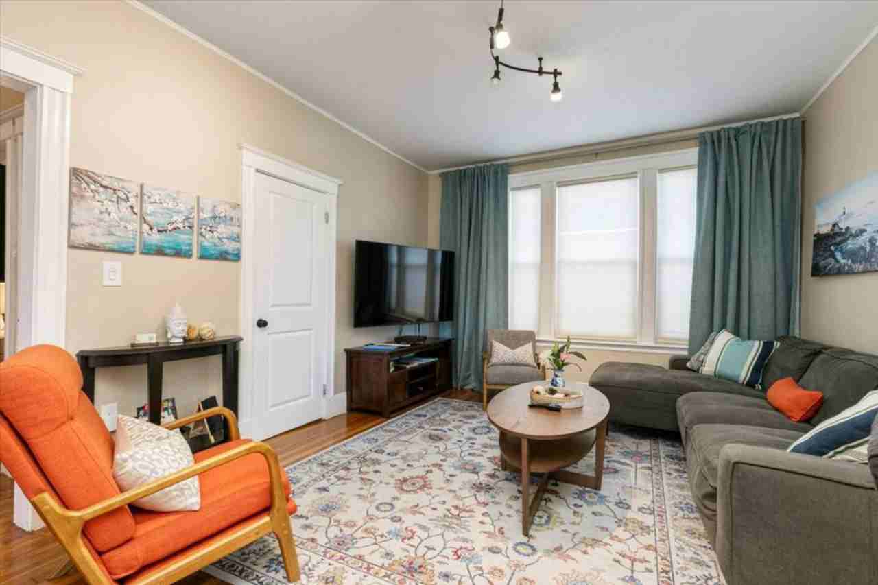 46 Russell St #1328029P - Photo 4 of 50