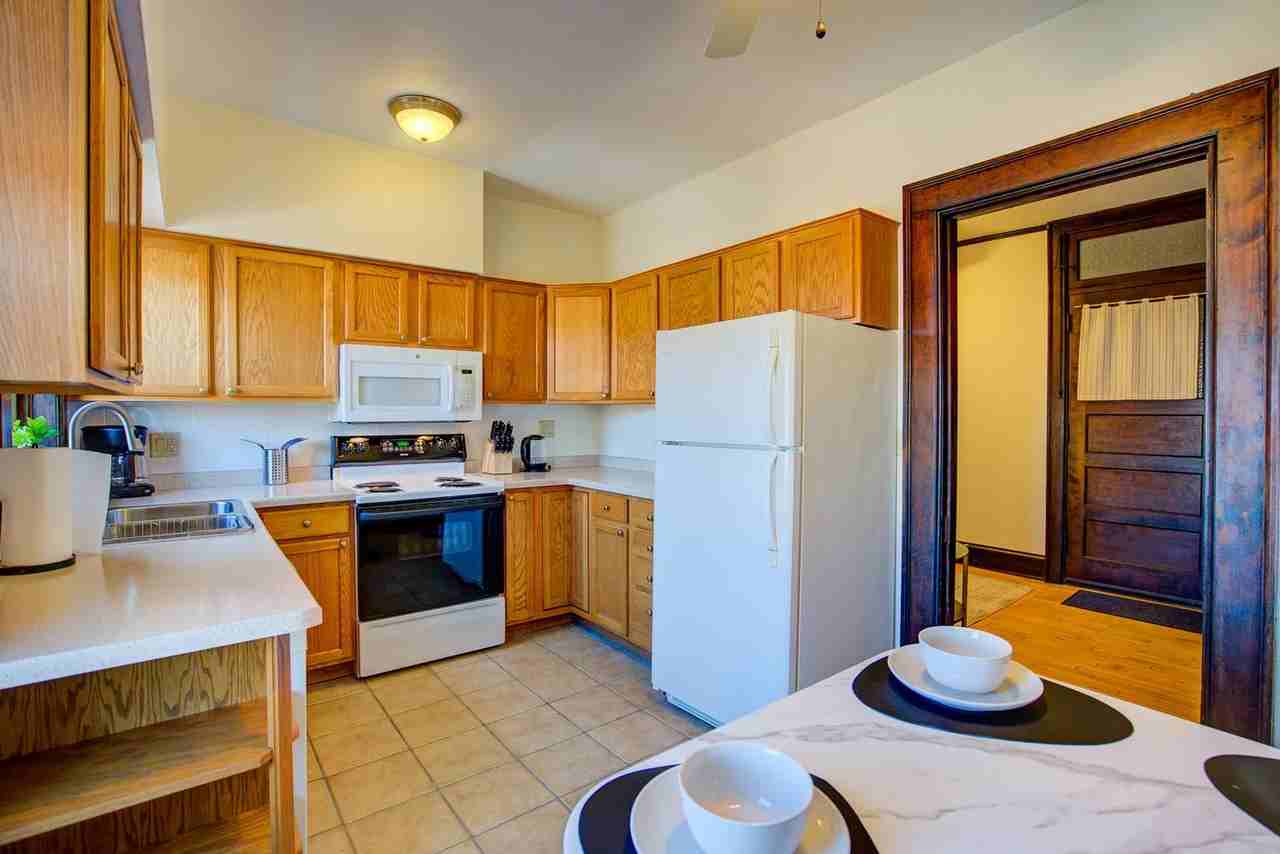 1253 Williamson St #1377389P - Photo 4 of 24