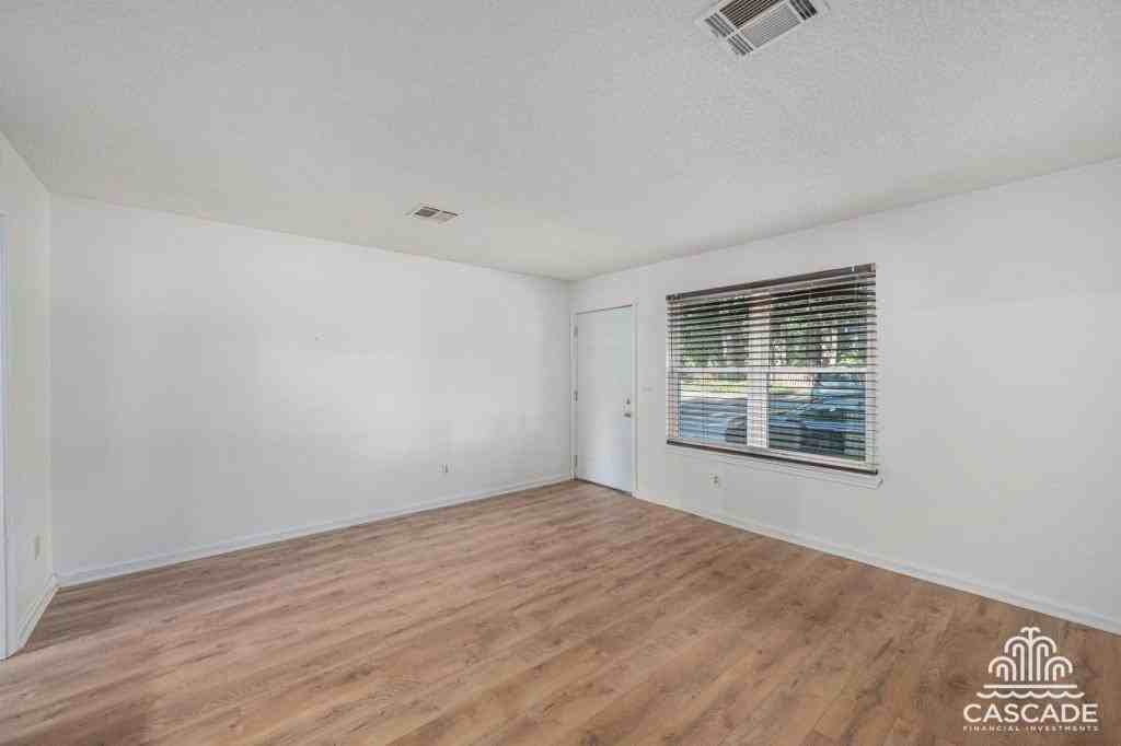 900 S 55th St - Photo 2 of 15