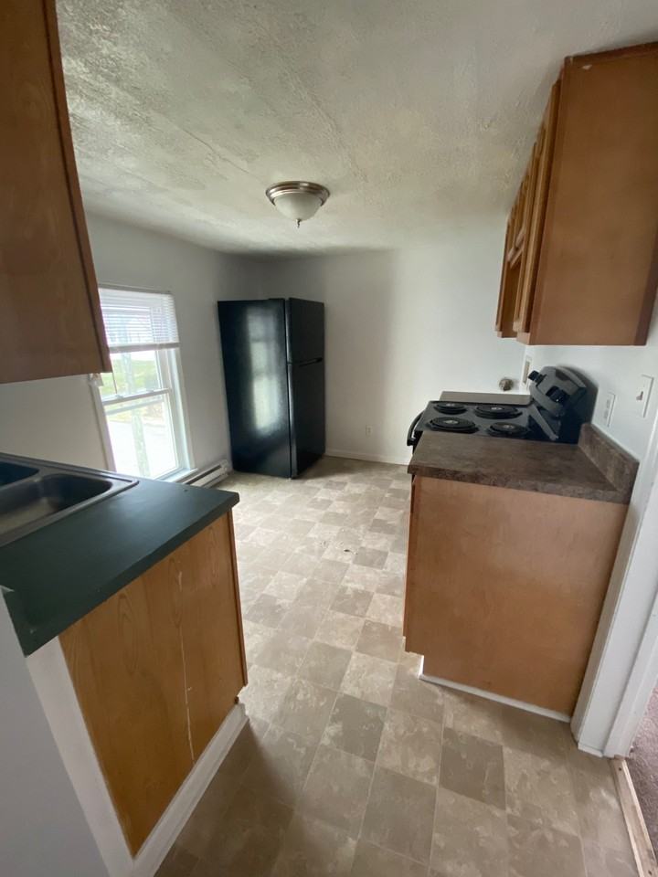 900 Highland Ave #4 - Photo 4 of 15