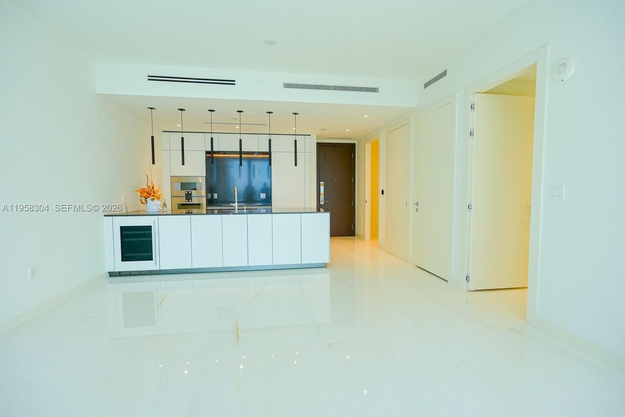 Biscayne Blvd Way & SE 2nd Ave - Photo 3 of 22