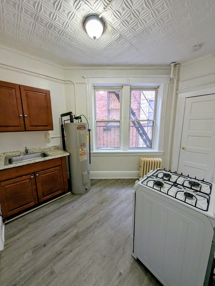 48 Boulevard #B - Photo 3 of 12