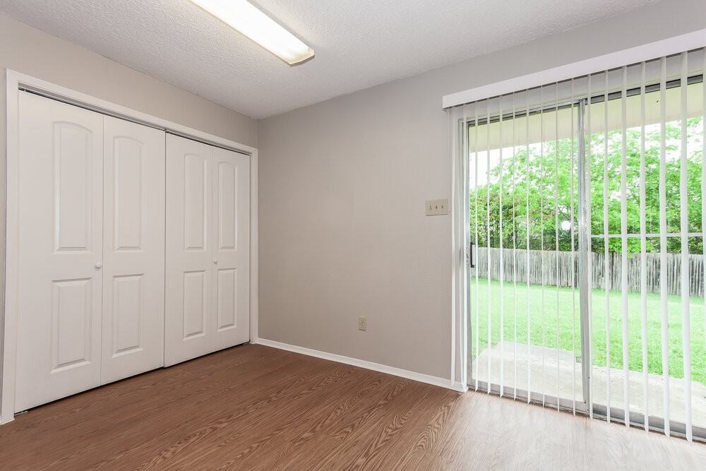 716 Admiralty Way - Photo 3 of 18