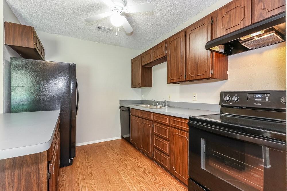 716 Admiralty Way - Photo 6 of 18