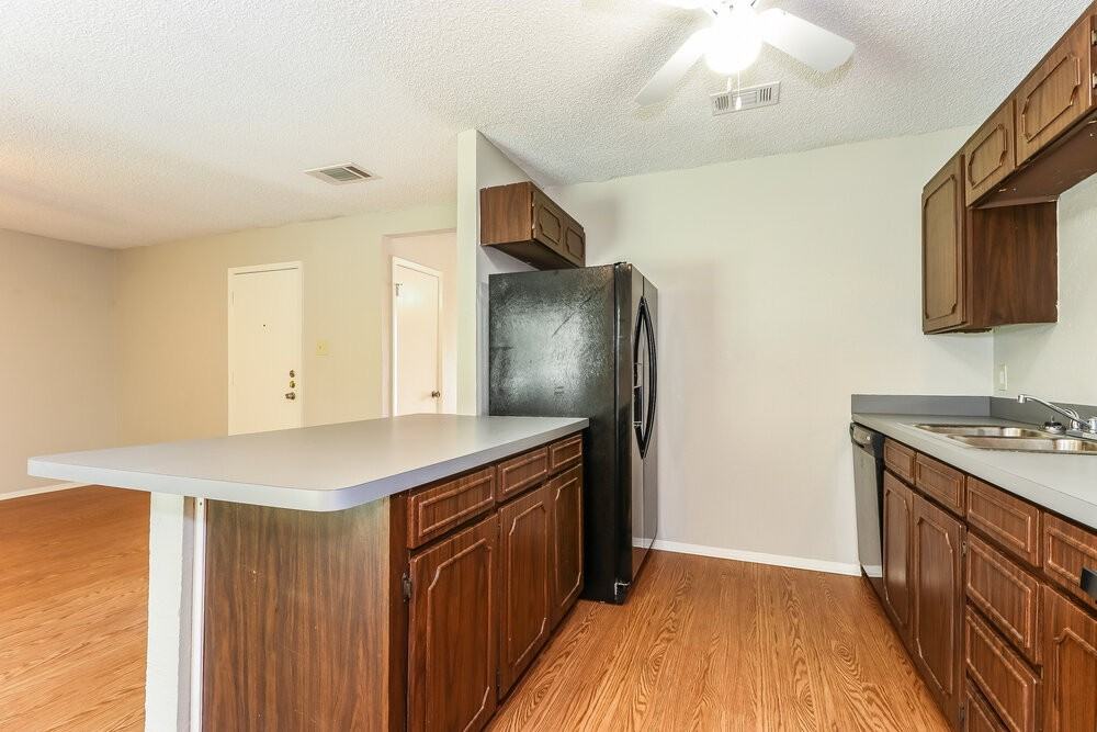 716 Admiralty Way - Photo 7 of 18