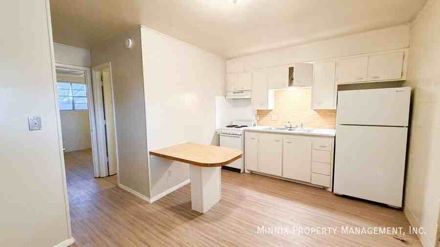 2212 2nd St #4 - Photo 3 of 10