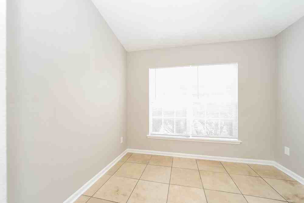 11576 Kings Ridge Ct N - Photo 5 of 16