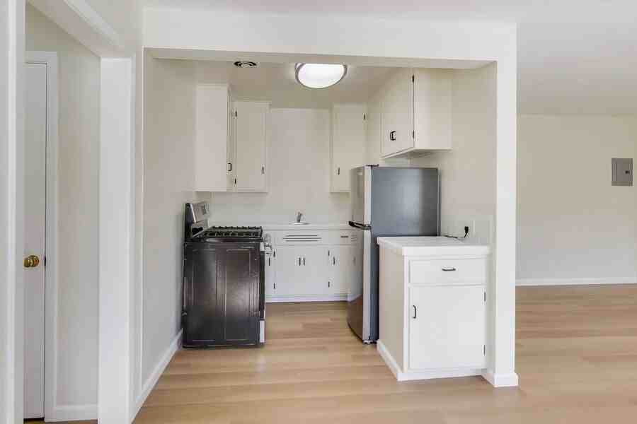 1549 San Carlos Ave #28 - Photo 2 of 28