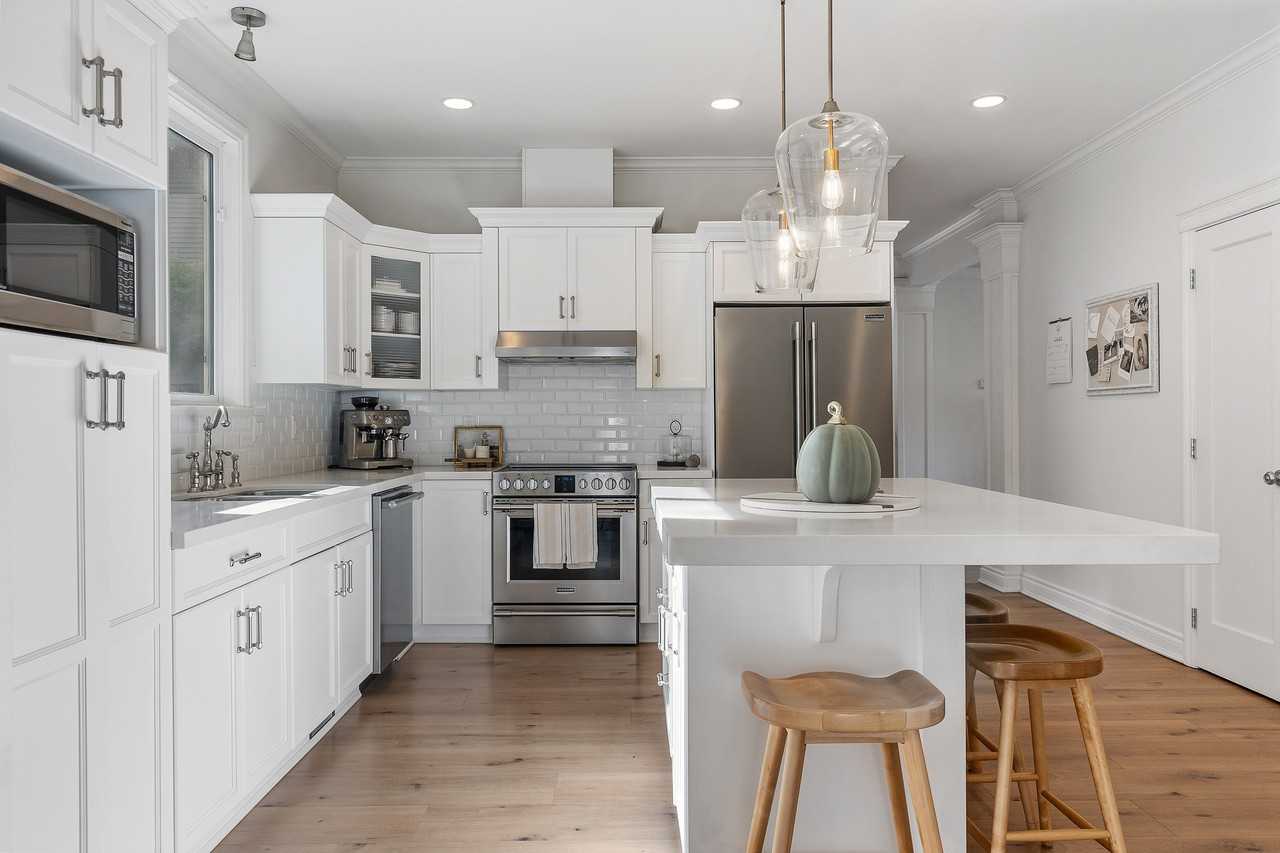 35598 Mckee Rd Uppr - Photo 6 of 37