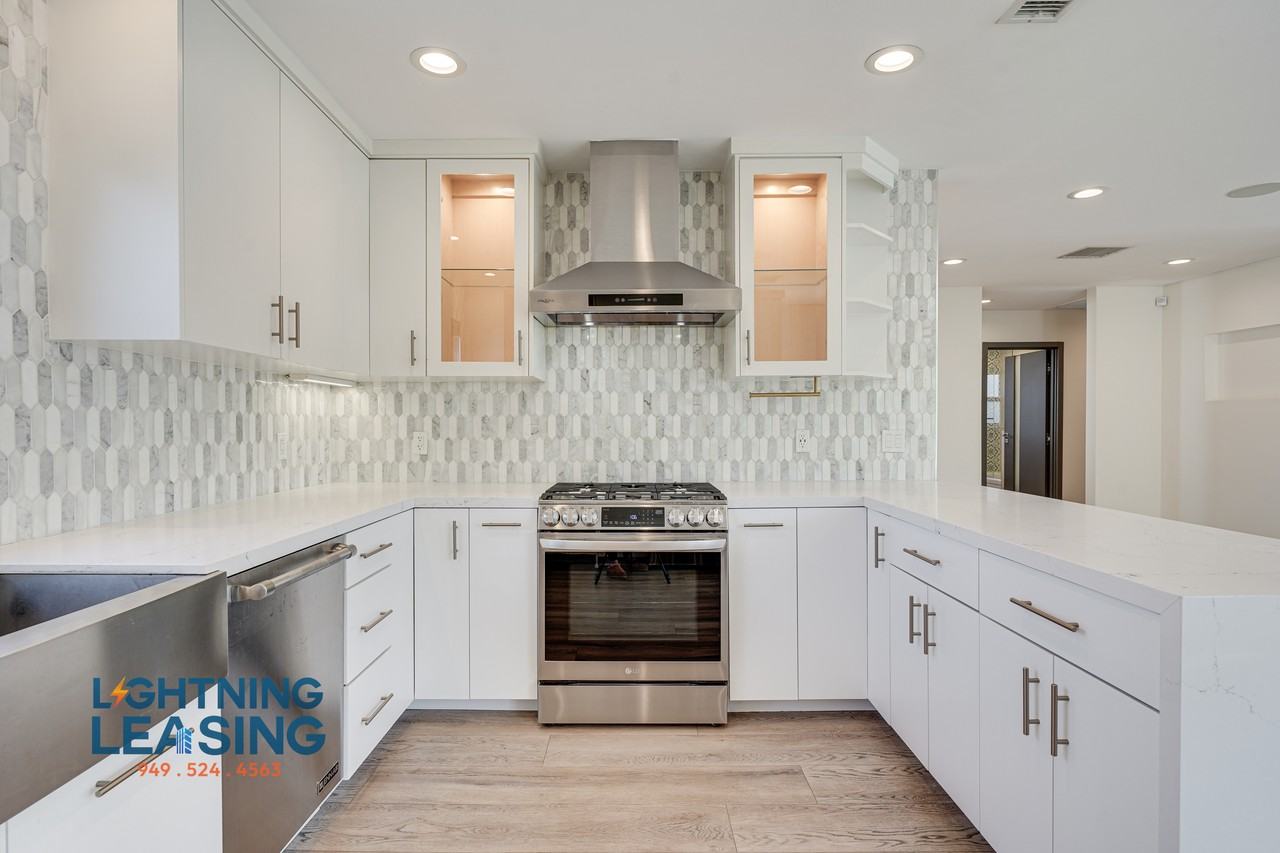 12642 Hatteras St - Photo 7 of 38