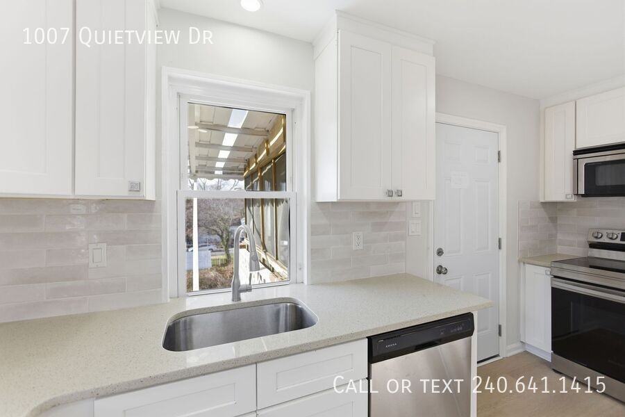 1007 Quietview Dr - Photo 5 of 32