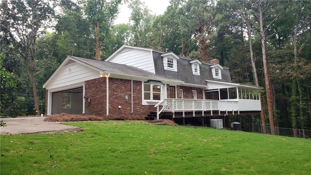 2134 Masonwood Cir - Photo 2 of 34