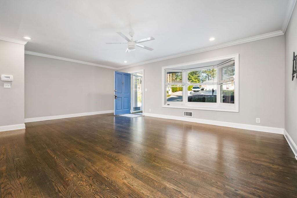 2604 Sunny Ln Se - Photo 5 of 33