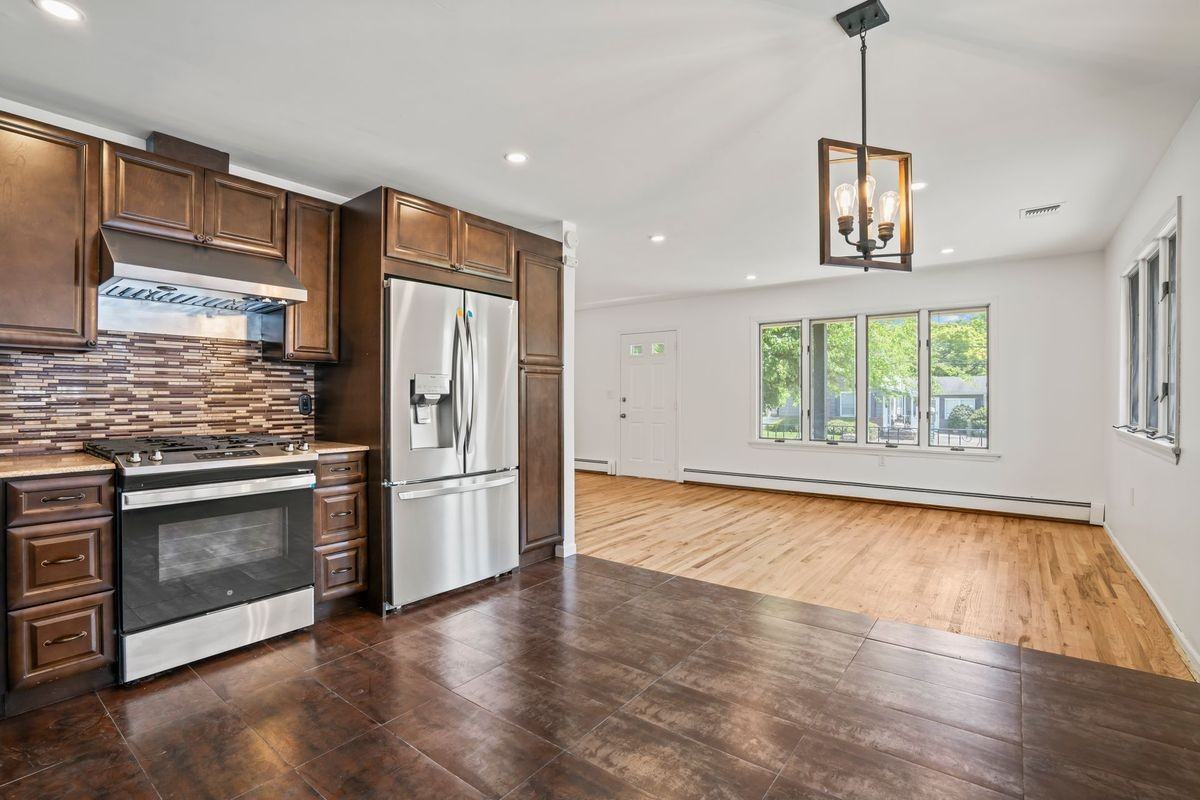 17 Edgar Ct - Photo 2 of 49