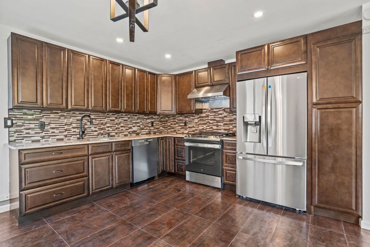 17 Edgar Ct - Photo 3 of 49