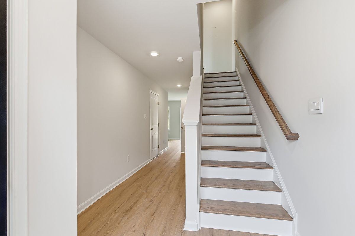 17 Baybreeze Dr - Photo 3 of 33