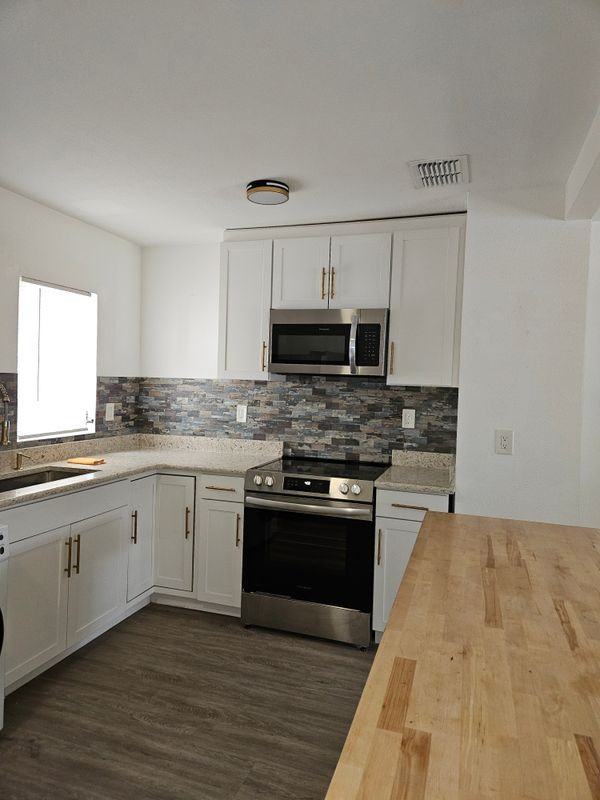 415 W Oak Dr - Photo 2 of 4