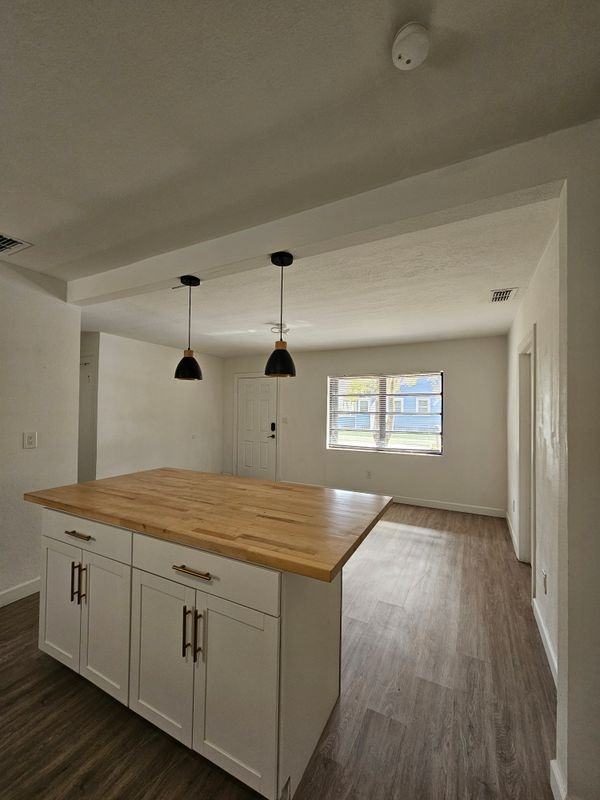 415 W Oak Dr - Photo 3 of 4