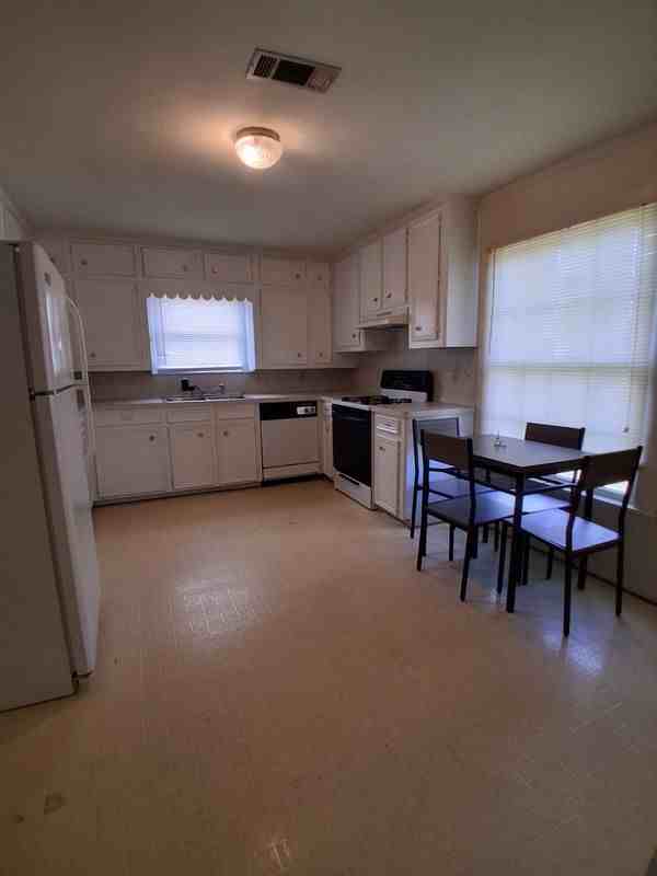 204 Holderrieth Blvd - Photo 2 of 6