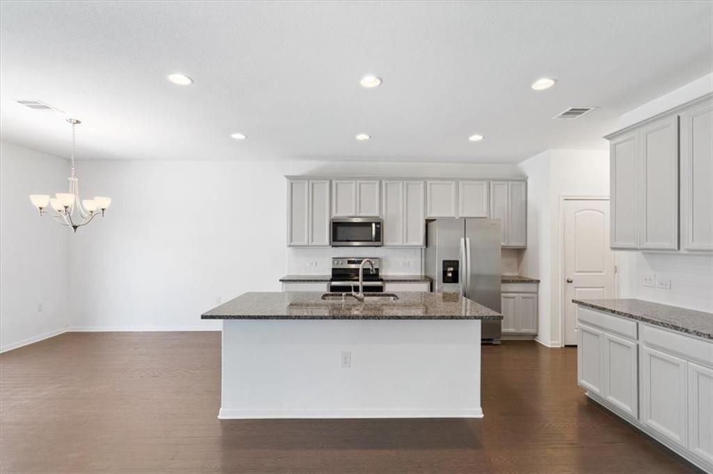 6500 Routenburn St - Photo 7 of 30