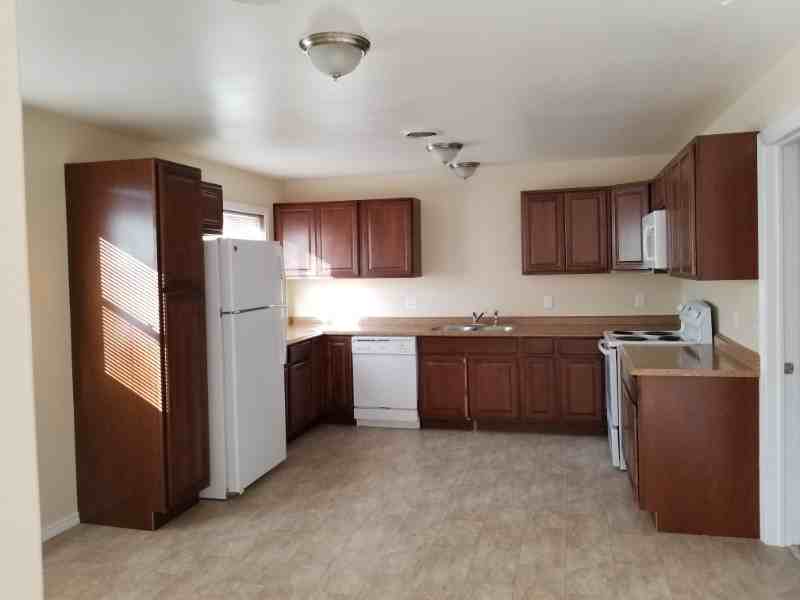 419 1st Ave W - Photo 4 of 15