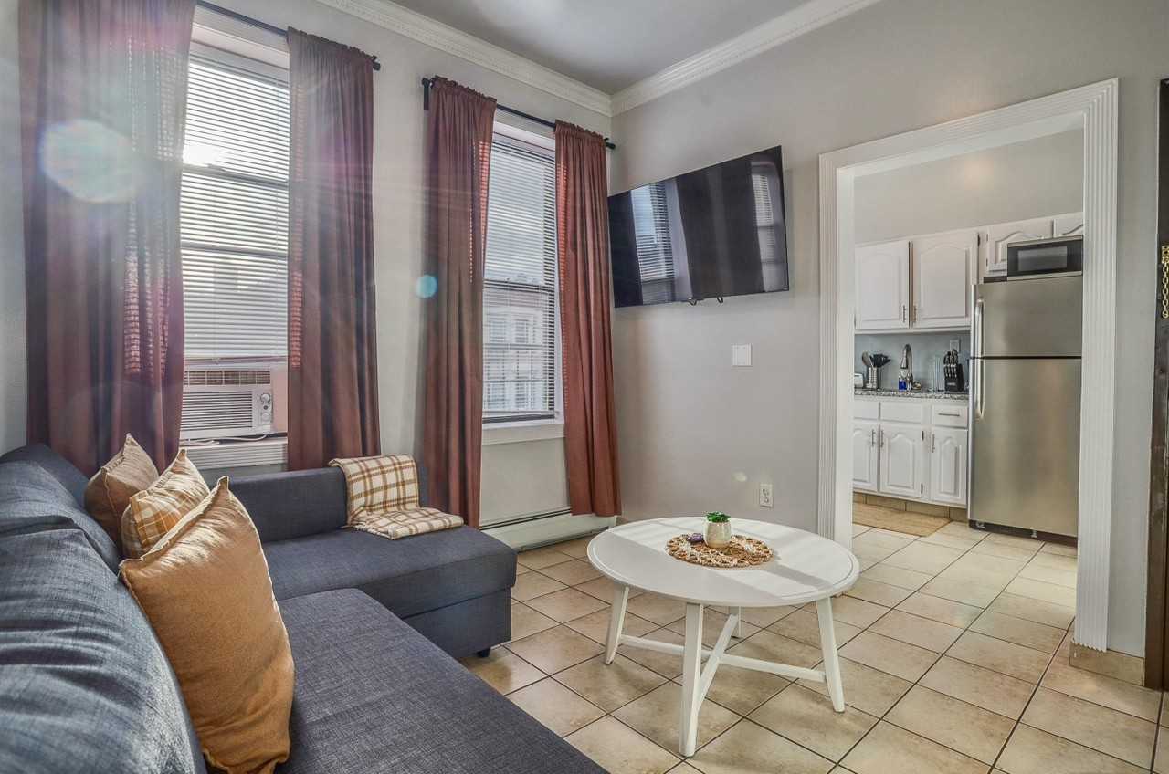 208 48th St - Photo 3 of 4