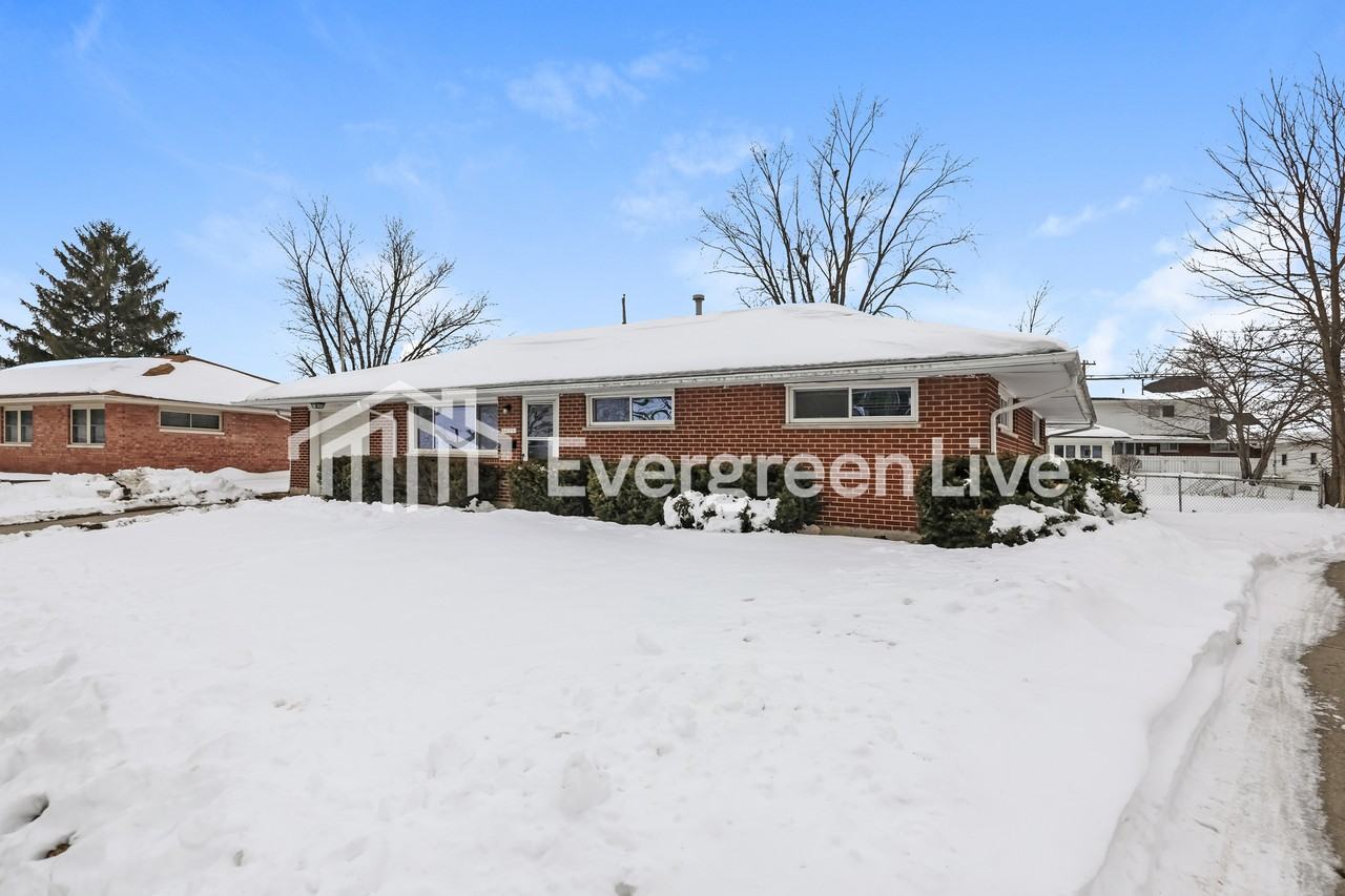 4423 Lambeth Dr - Photo 2 of 15