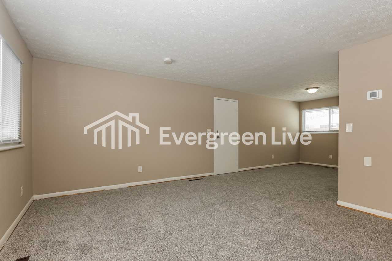 4423 Lambeth Dr - Photo 3 of 15