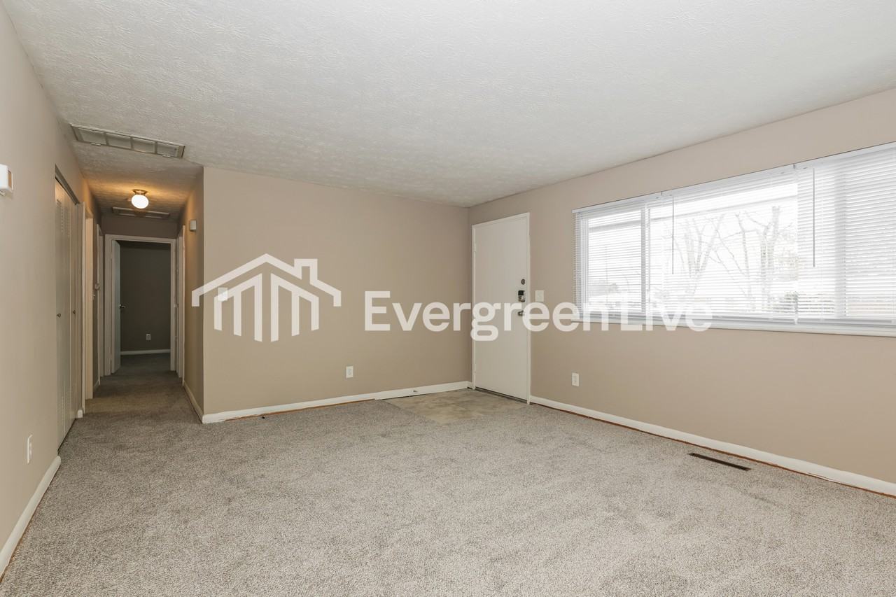 4423 Lambeth Dr - Photo 4 of 15