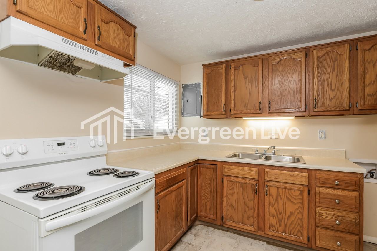 4423 Lambeth Dr - Photo 6 of 15