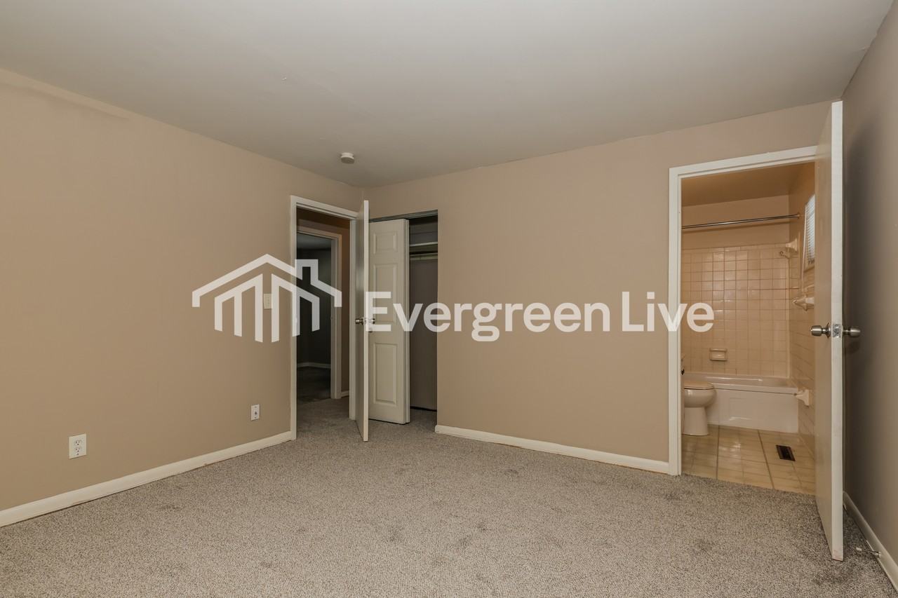 4423 Lambeth Dr - Photo 7 of 15