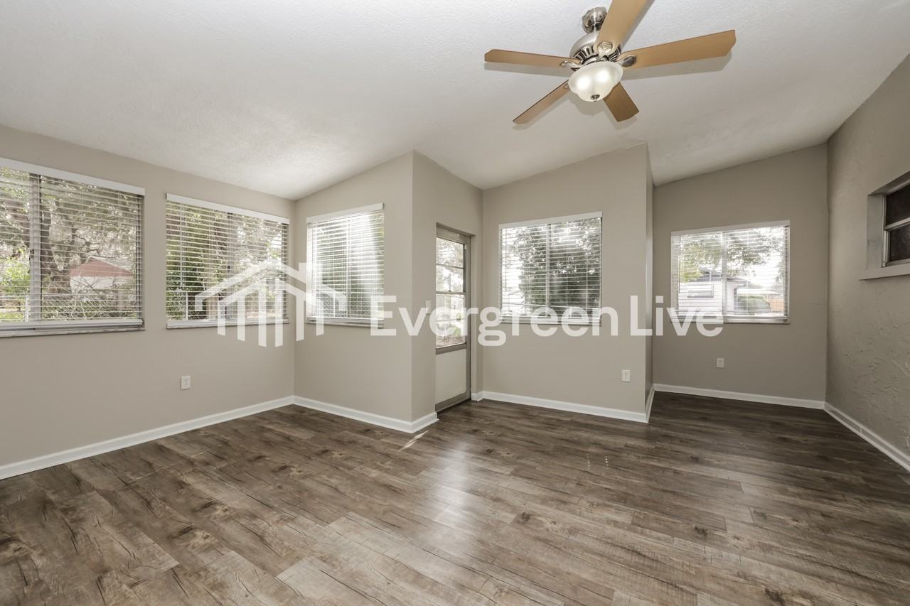 4654 Ackerman St - Photo 3 of 15