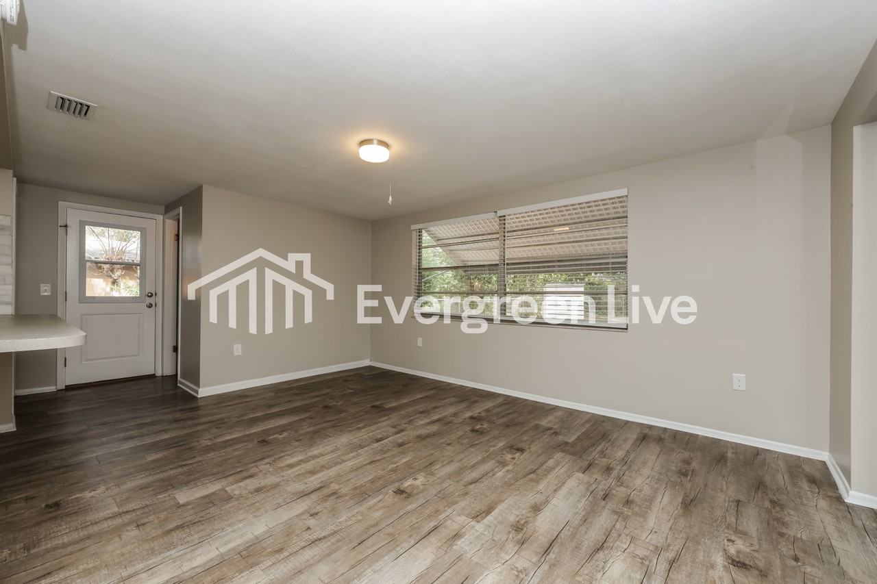 4654 Ackerman St - Photo 4 of 15