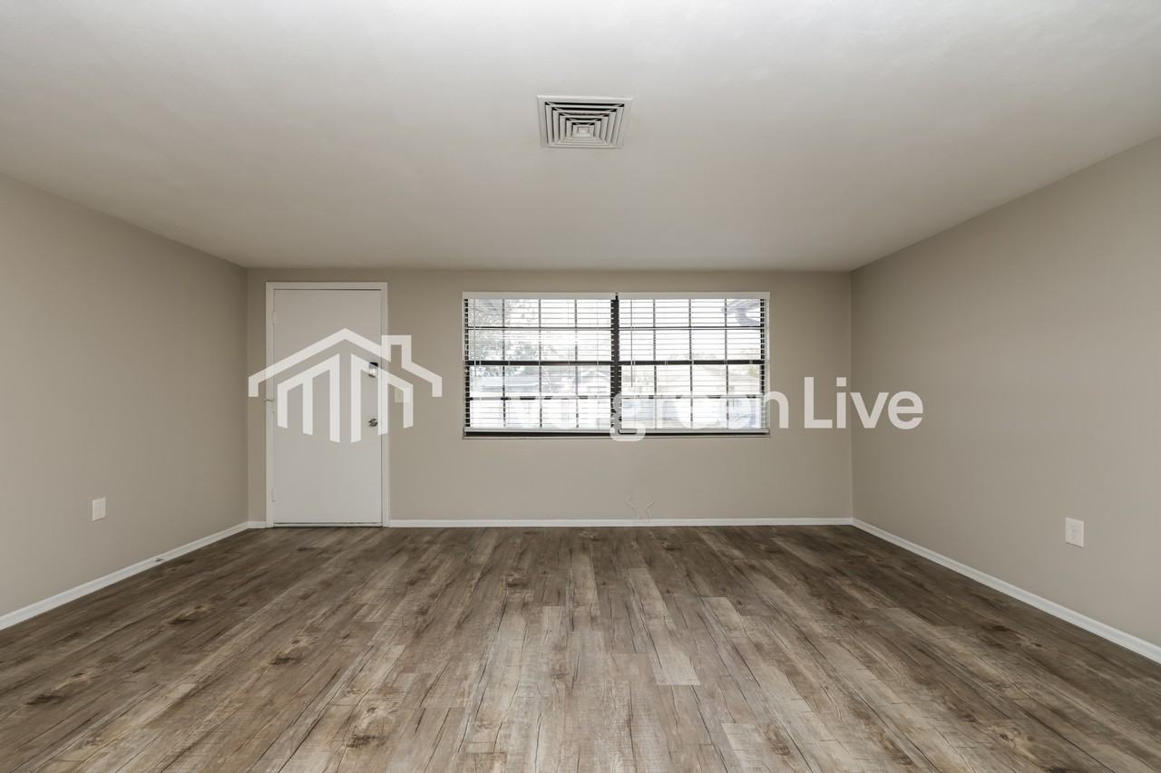 4654 Ackerman St - Photo 5 of 15