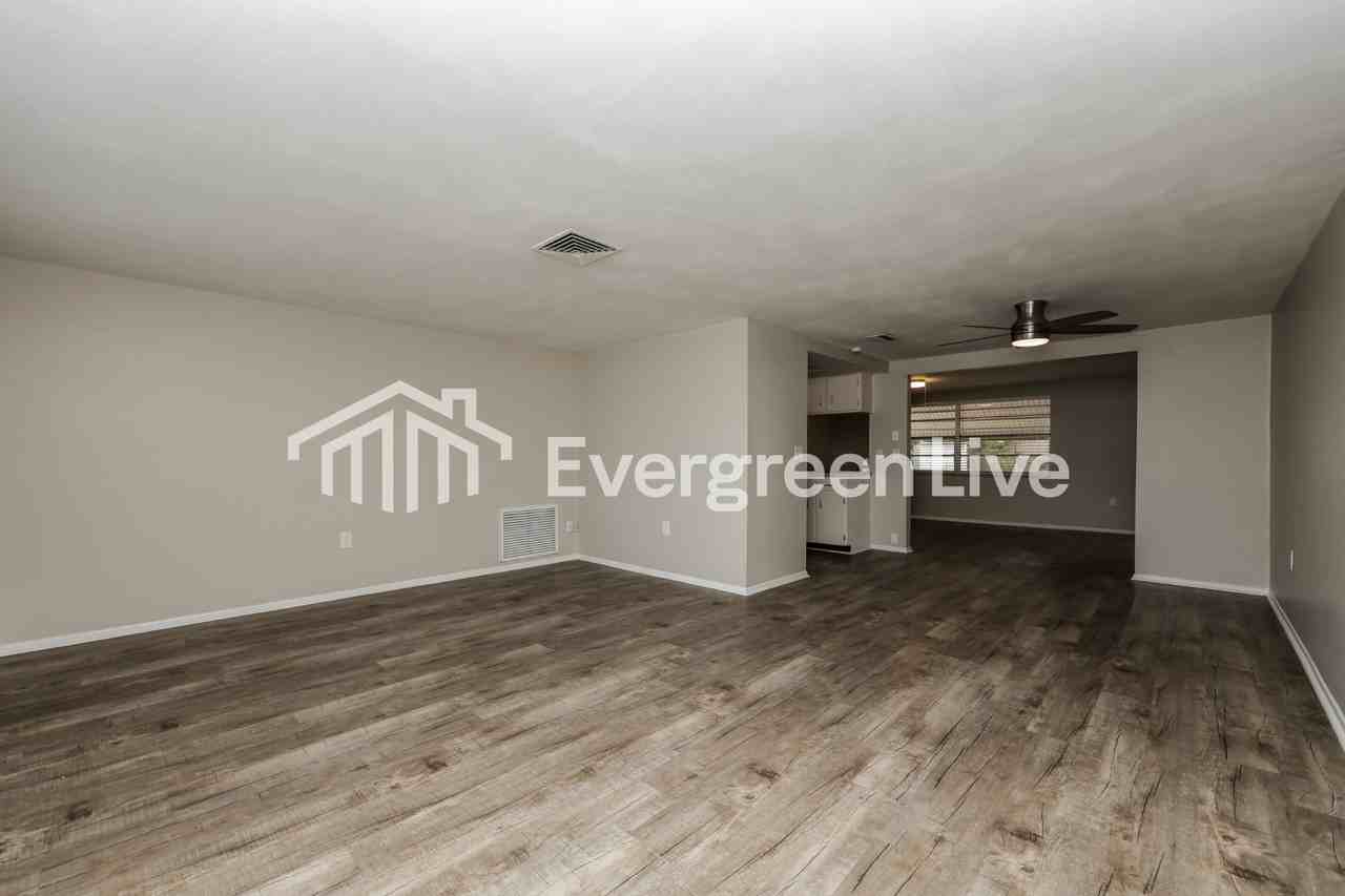 4654 Ackerman St - Photo 6 of 15