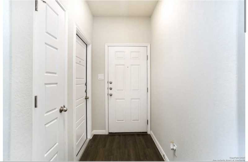 537 Grayson Ln - Photo 3 of 16